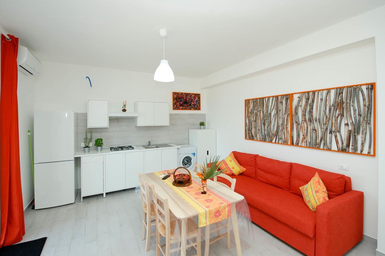 Villa Barbara...A 100 Passi Dal Mare!!!! لاسكاري المظهر الخارجي الصورة